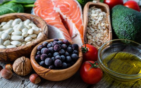 尿酸一涨再涨怎么回事？警惕这些饮食中的隐形“嘌呤大户”！