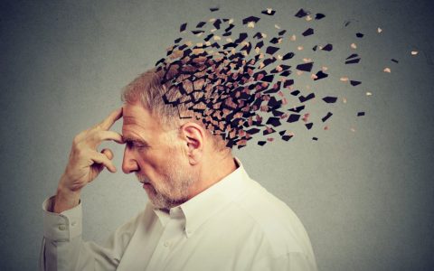 大脑老化前10年，手和脚发出的信号你注意到了吗？别再忽视了！
