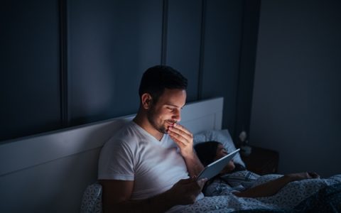 熬夜不是猝死第一杀手？医生：这几类人熬夜才最危险【熬夜是猝死的主要原因吗】