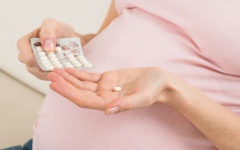 初期怀孕吃什么比较好？孕早期膳食平衡与女性️身体适应策略【初期怀孕吃什么比较好】