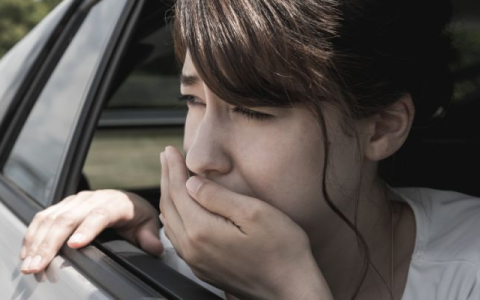 安全带紧不紧男人如何知道？男性感知安全带松紧的科学原理