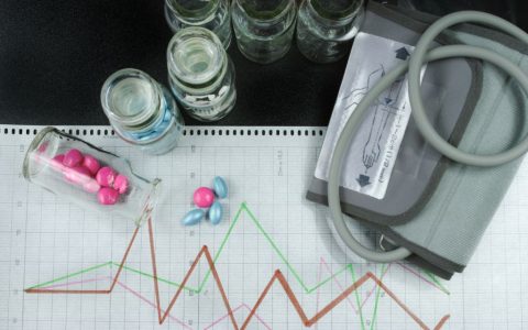 高血压患者遇上“秋老虎”，做好3件事，给你稳稳的血压！