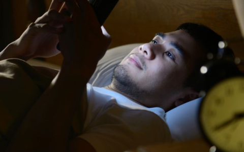 长期熬夜身体会发生什么变化？这些危害不容忽视，赶紧改！