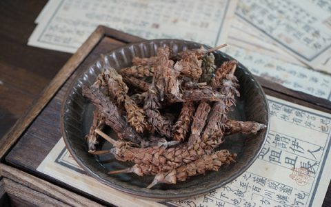 吃了三个月夏枯草，脸色为何越来越黄？