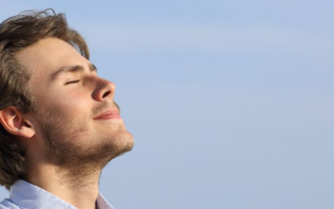 男性自慰过度是心理疾病吗？了解背后的心理因素