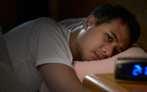 经常熬夜人会变傻吗？该如何补救？