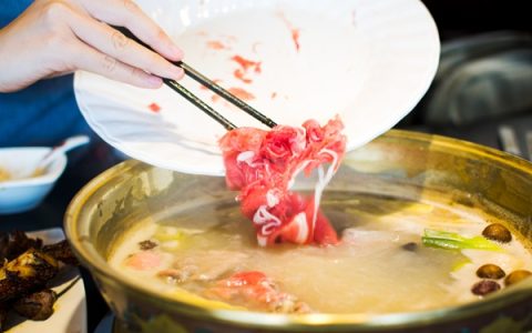 羊肉汤怎么炖好喝家常做法，滋补功效与适宜人群