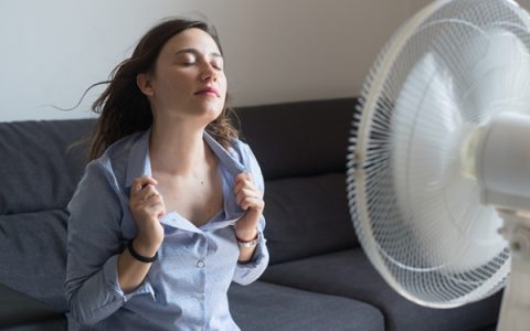 蜜桃色口红为什么这么显白，涂上之后久久不想换别的色号