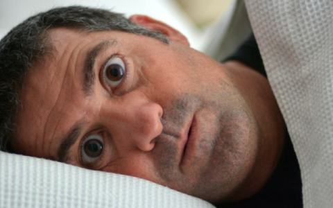 失眠睡不着是什么原因造成的(厦门市治疗失眠哪家医院好)