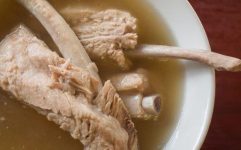 排骨汤怎么炖好喝又营养，补钙效果与食用建议
