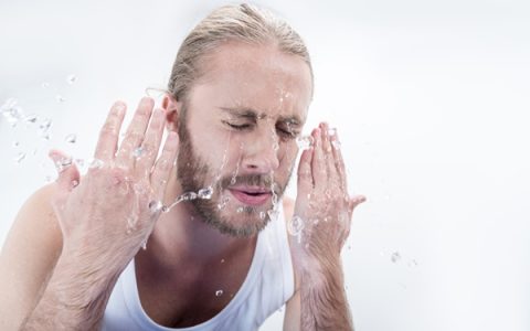 水蜜桃身体乳可以擦脸吗？使用前需注意这些！