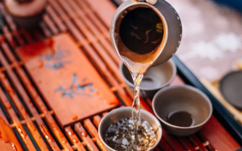 白茶怎么选择好坏？喝白茶有哪些好处？