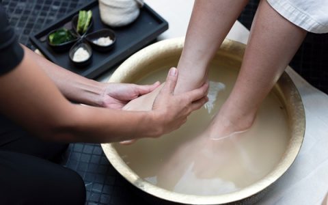 泡脚去湿气的水温应该多少度，把控温度更护身体